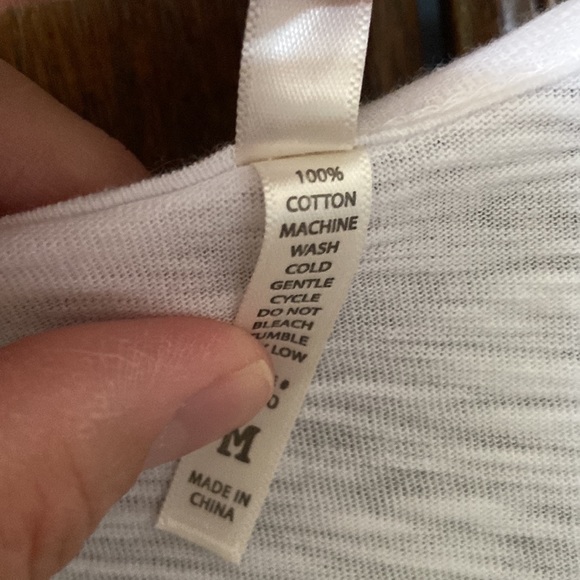 Cute cotton tee shirt with crochet detail size M - Picture 5 of 8